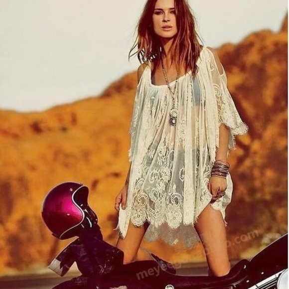 Tops - 5 ⭐️ fave! White lace sheer dress or coverup